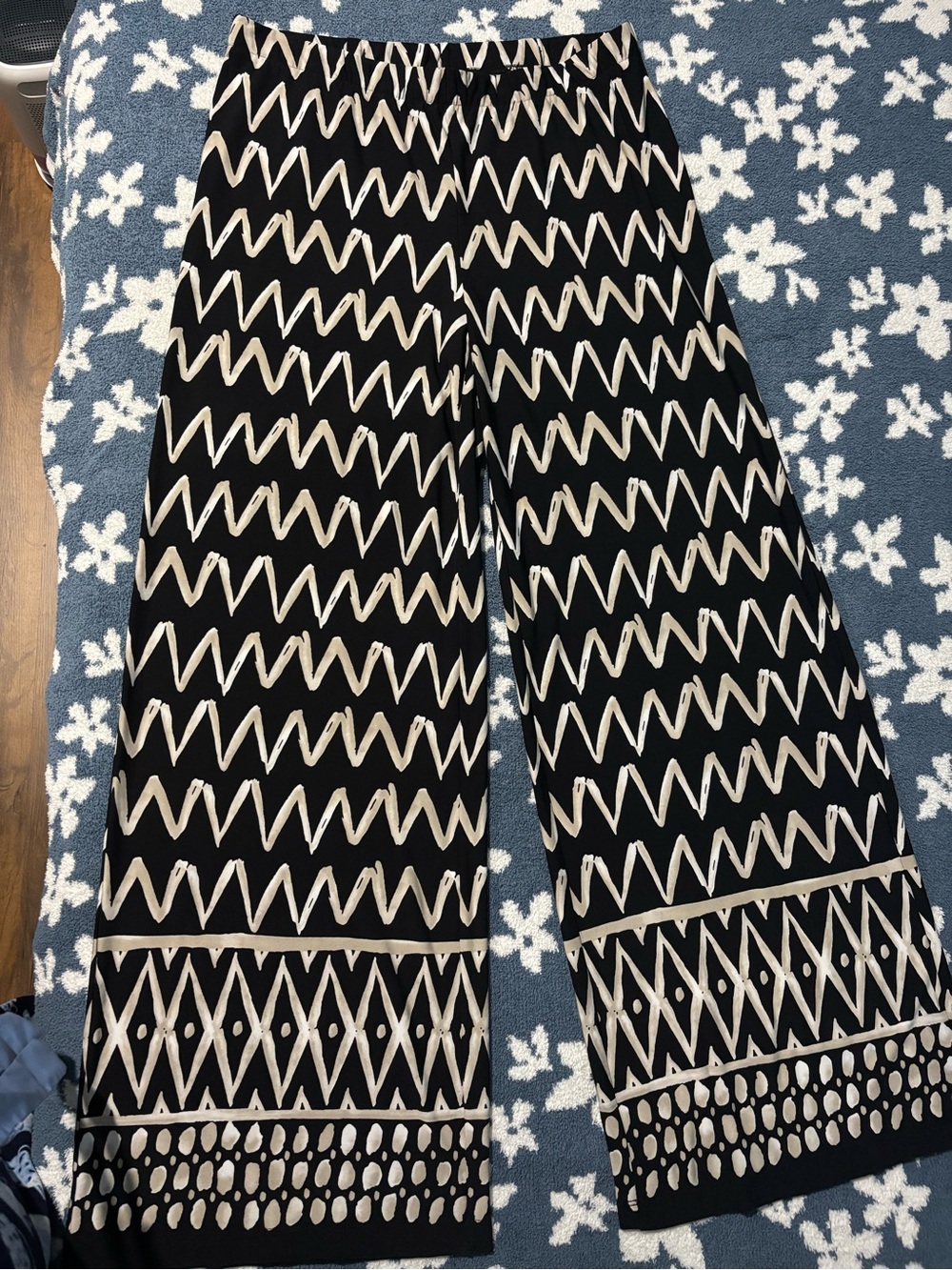 Chico’s Black & Beige Printed Wide Leg Pants Size 1